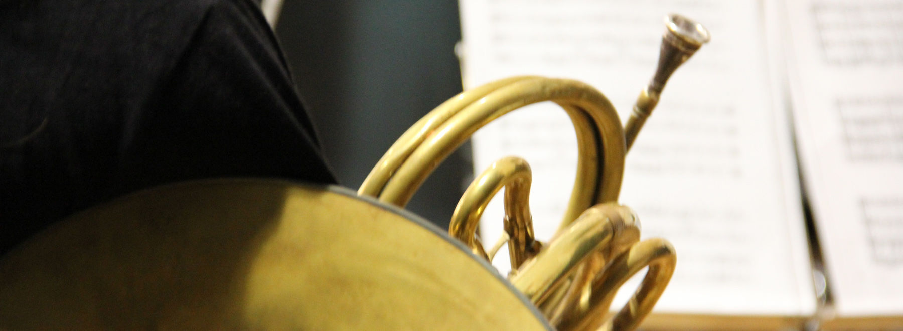 Mit Posaunen, Trompeten … und Hörnern